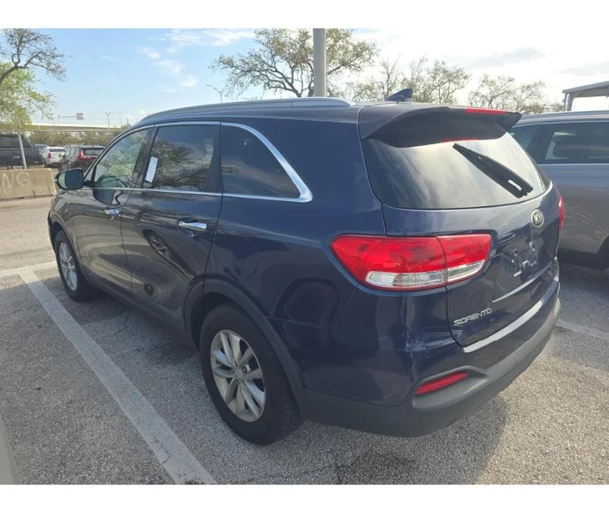 2016 Kia Sorento - Image 3 of 9