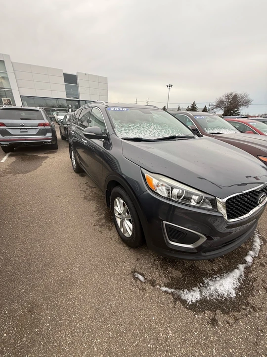 2016 Kia Sorento - Image 2 of 13