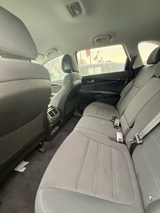 2016 Kia Sorento - Image 9 of 13