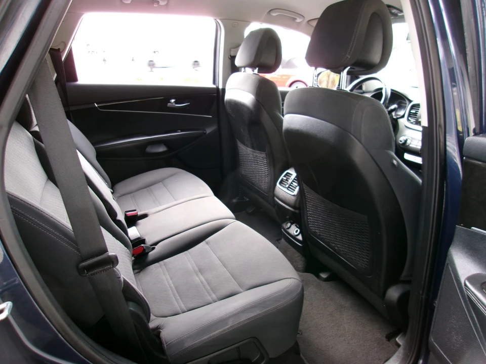 2016 Kia Sorento - Image 13 of 20