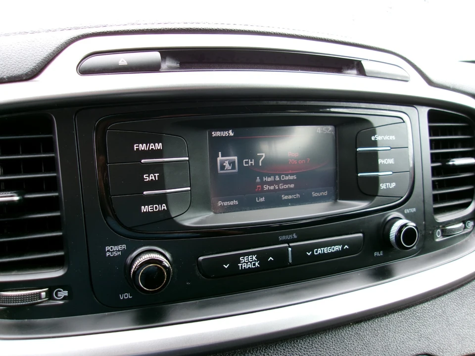 2016 Kia Sorento - Image 18 of 20