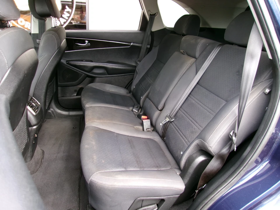 2016 Kia Sorento - Image 12 of 20