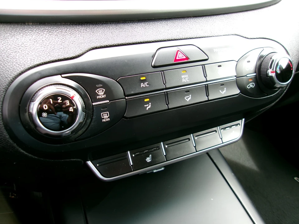 2016 Kia Sorento - Image 17 of 20