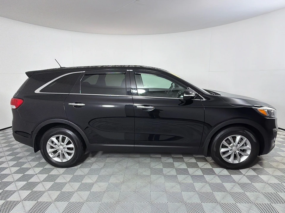 2016 Kia Sorento - Image 4 of 12