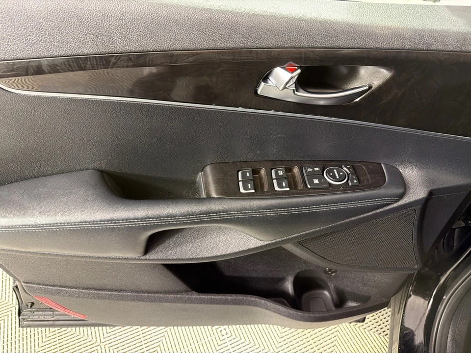 2016 Kia Sorento - Image 10 of 12