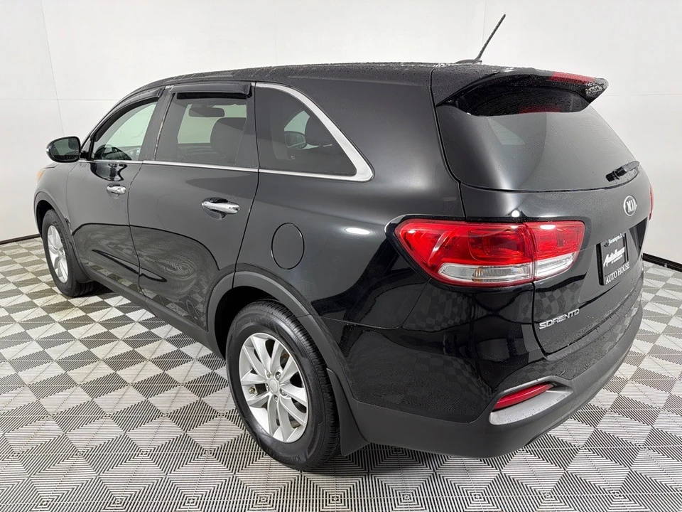 2016 Kia Sorento - Image 8 of 12