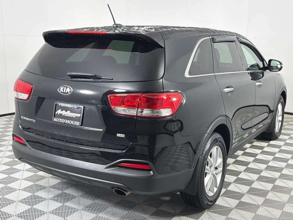 2016 Kia Sorento - Image 5 of 12