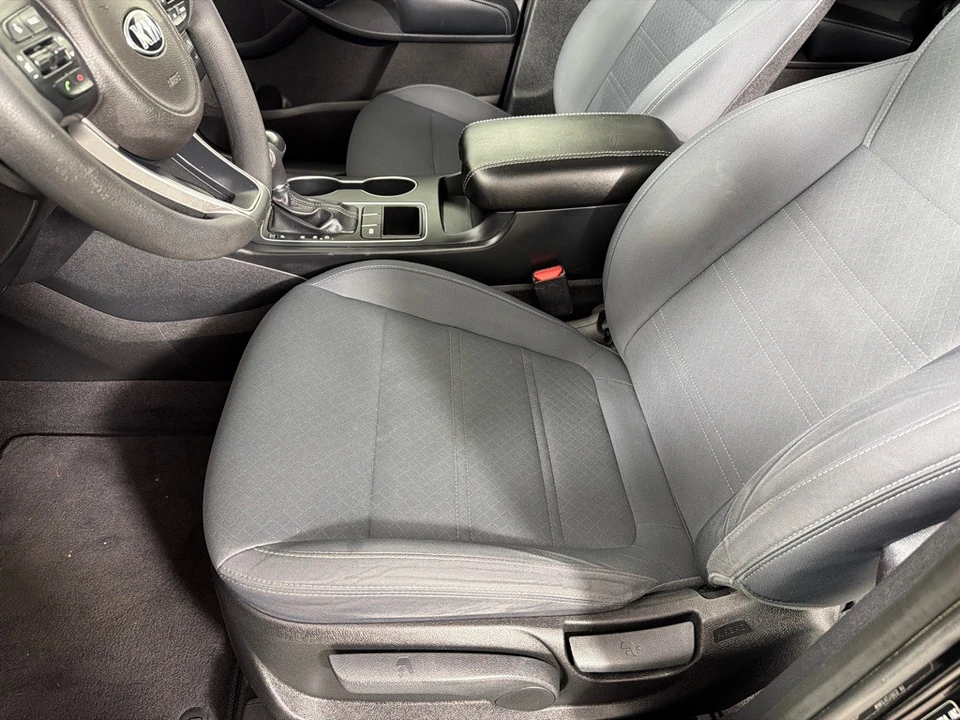 2016 Kia Sorento - Image 11 of 12