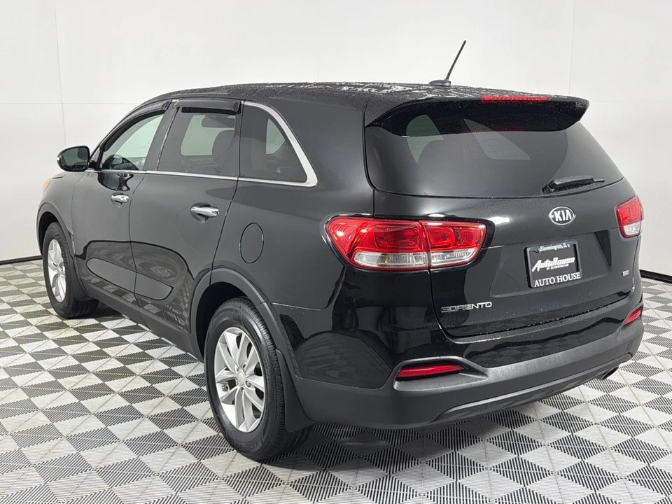 2016 Kia Sorento - Image 7 of 12