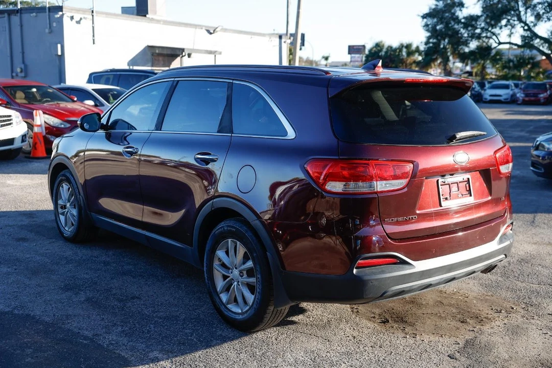 2016 Kia Sorento - Image 5 of 12