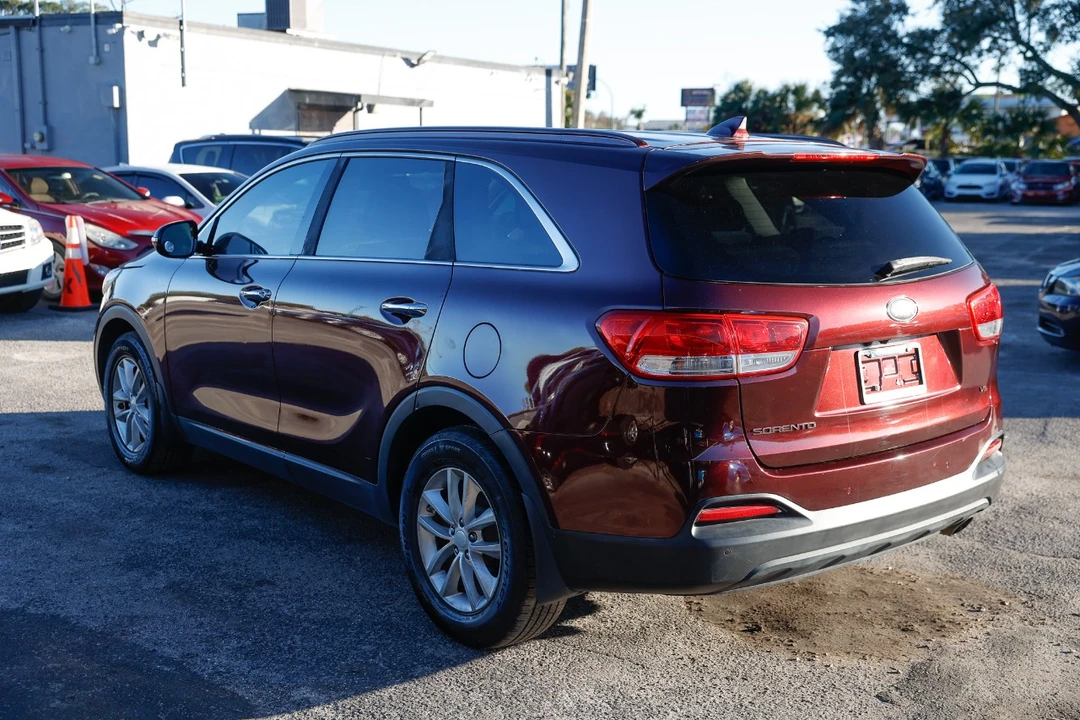 2016 Kia Sorento - Image 5 of 12