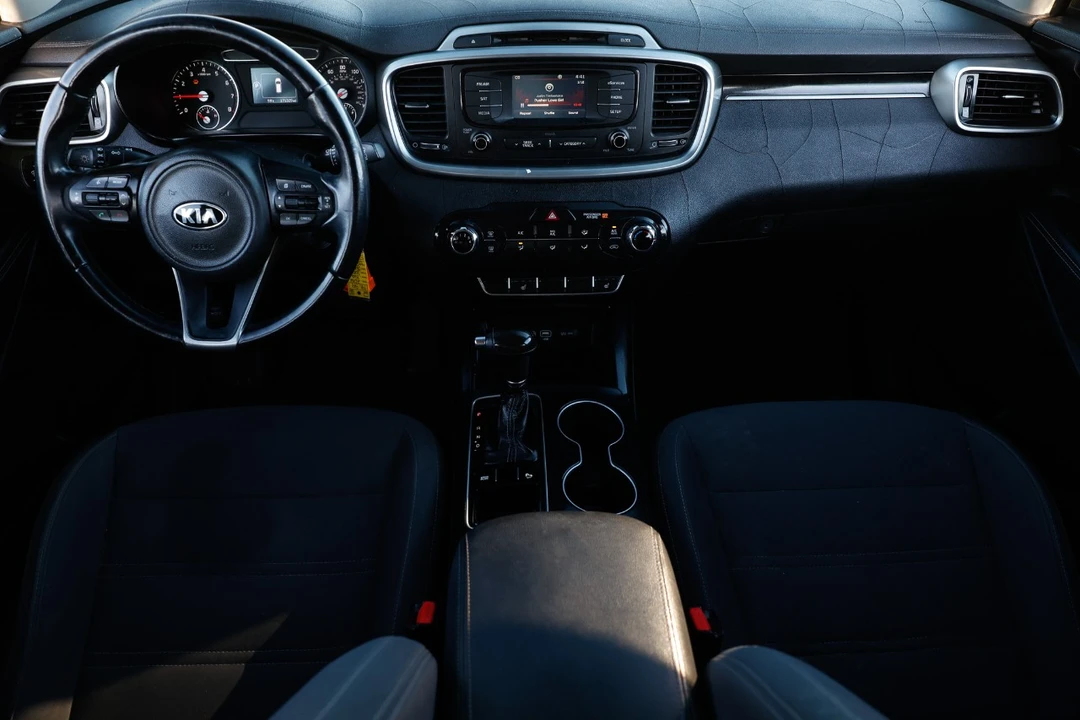 2016 Kia Sorento - Image 2 of 12