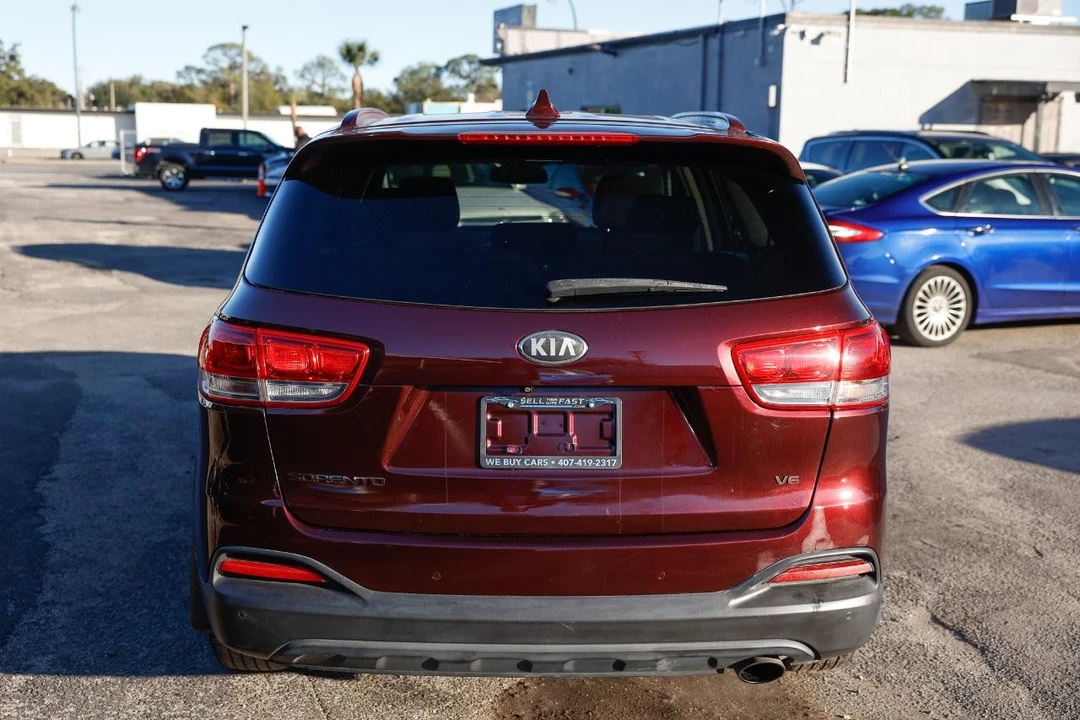 2016 Kia Sorento - Image 9 of 12
