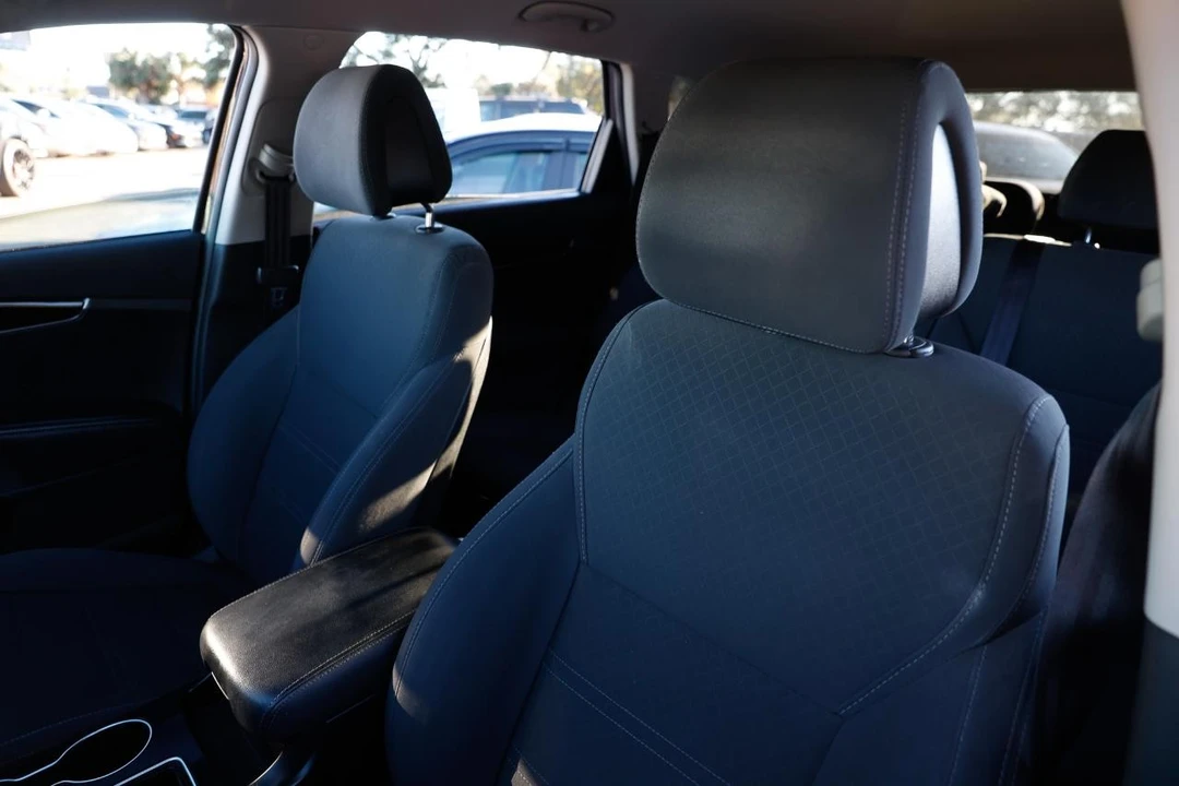 2016 Kia Sorento - Image 6 of 12