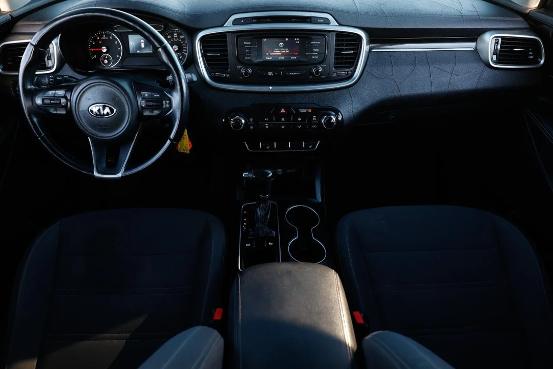 2016 Kia Sorento - Image 2 of 12