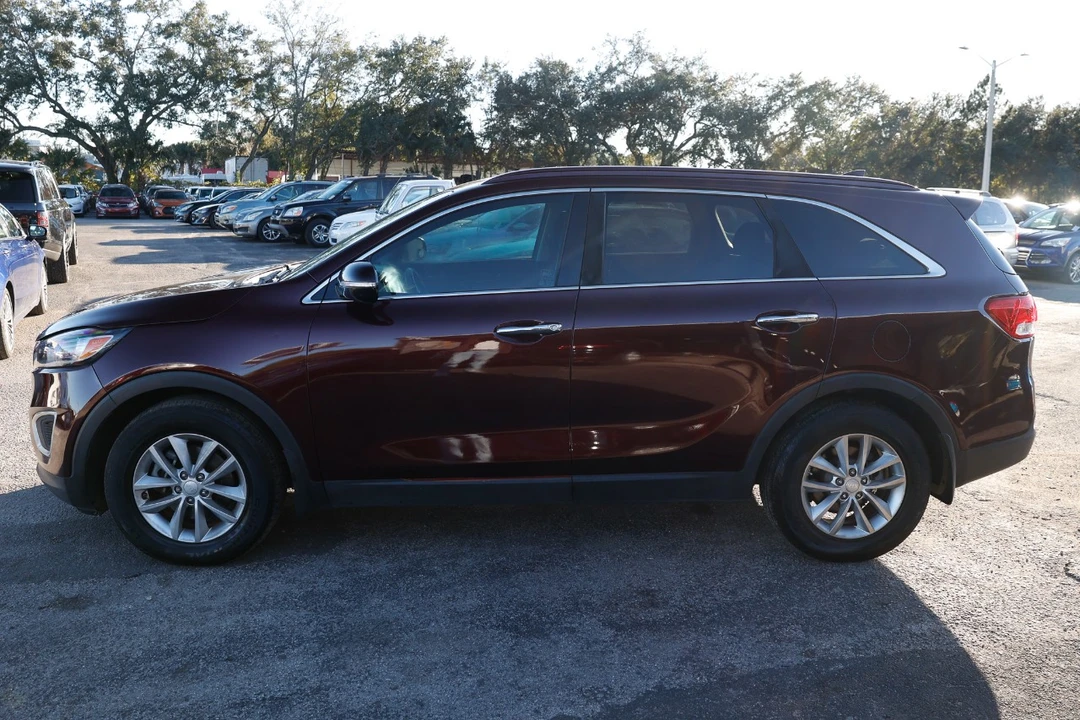 2016 Kia Sorento - Image 3 of 12