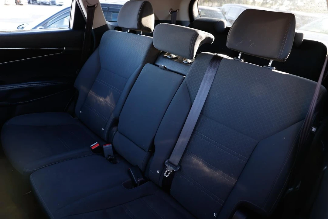2016 Kia Sorento - Image 8 of 12