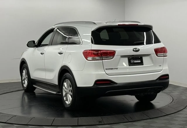2016 Kia Sorento - Image 10 of 12