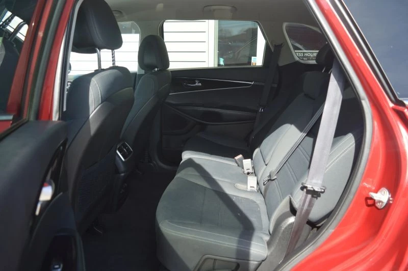 2016 Kia Sorento - Image 7 of 12