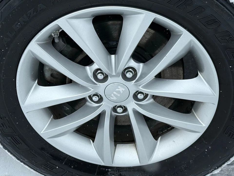 2016 Kia Sorento - Image 10 of 12