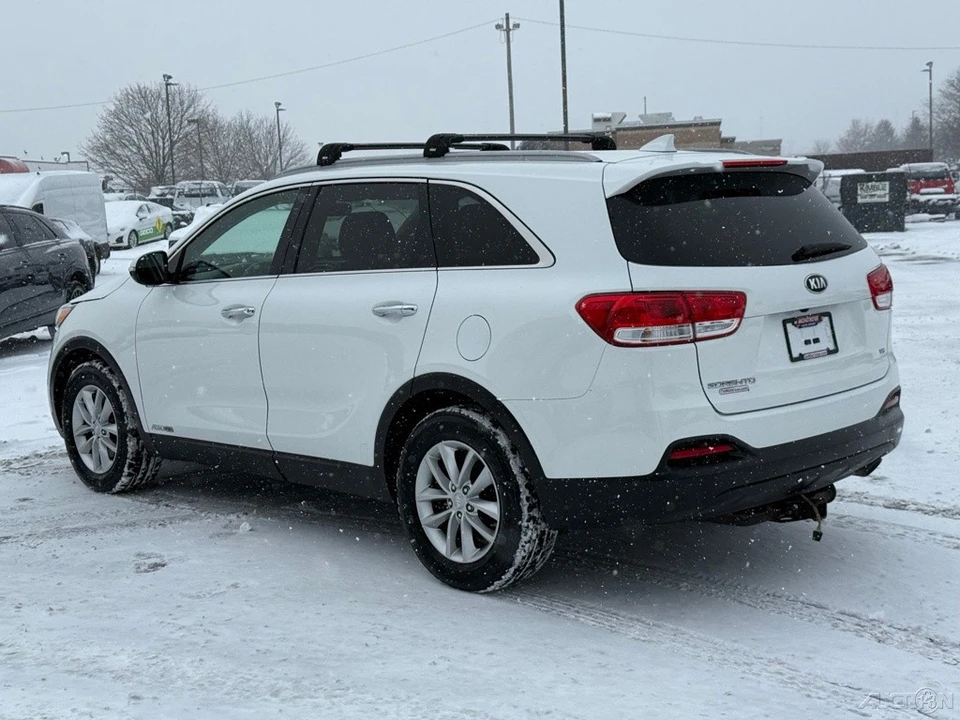 2016 Kia Sorento - Image 5 of 12
