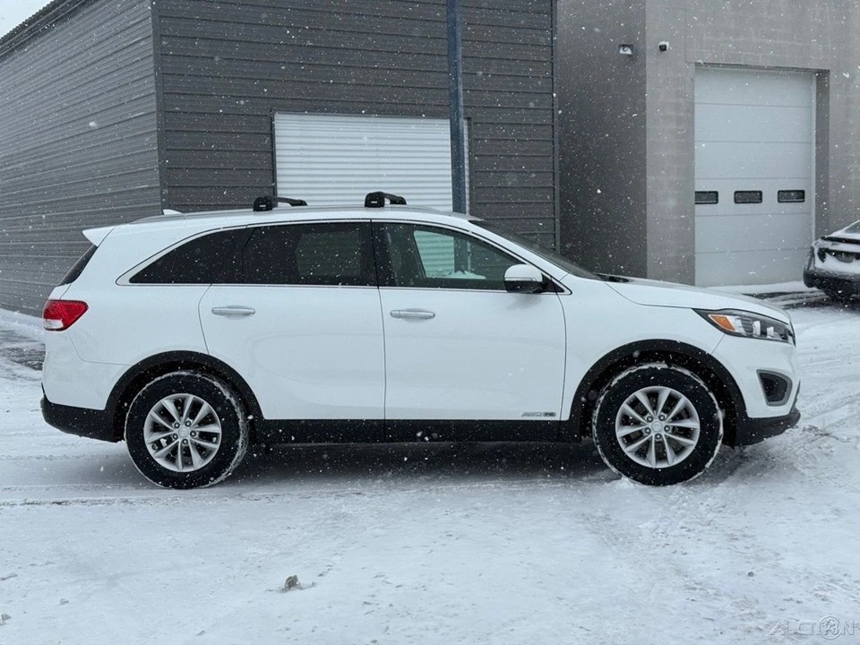2016 Kia Sorento - Image 2 of 12