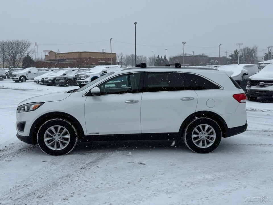 2016 Kia Sorento - Image 6 of 12