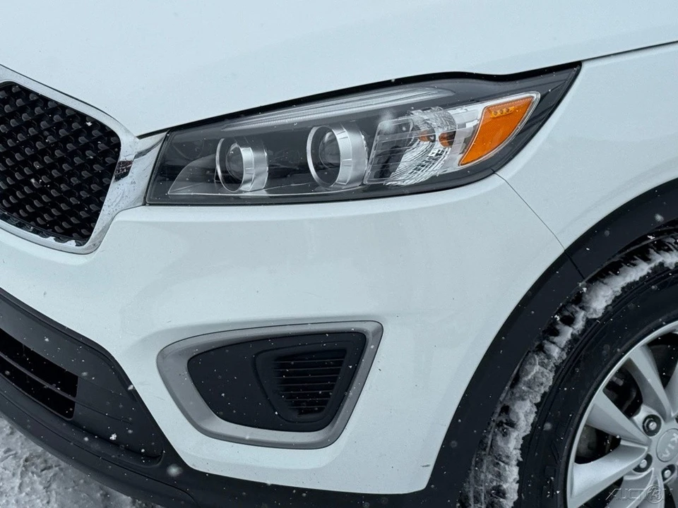 2016 Kia Sorento - Image 9 of 12
