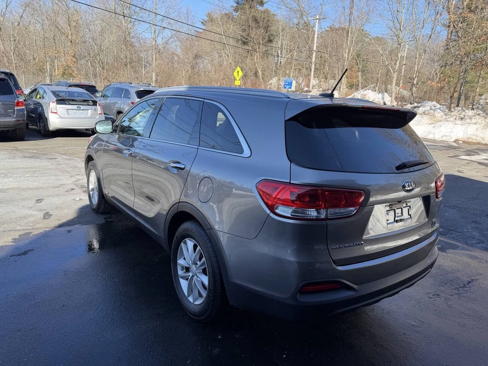 2016 Kia Sorento - Image 7 of 31