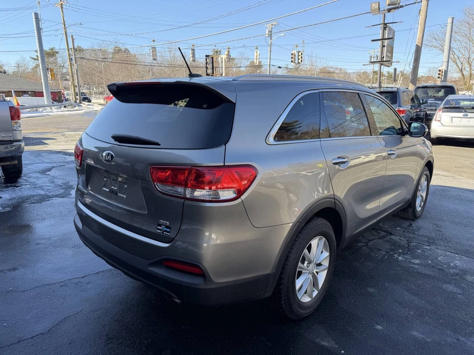 2016 Kia Sorento - Image 13 of 31