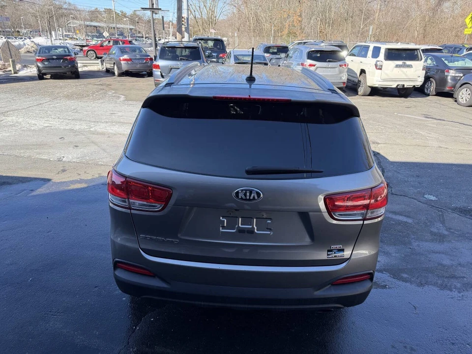 2016 Kia Sorento - Image 11 of 21