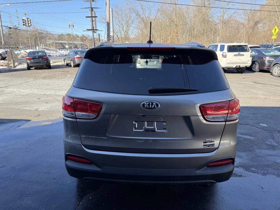 2016 Kia Sorento - Image 10 of 31