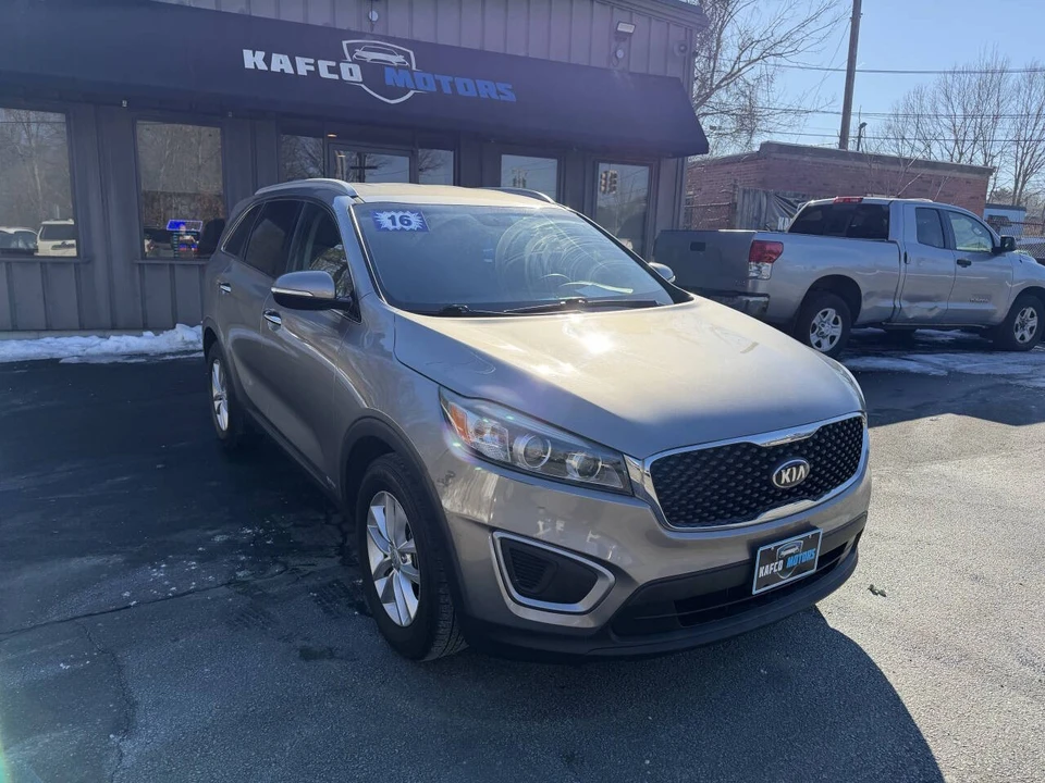 2016 Kia Sorento - Image 15 of 21