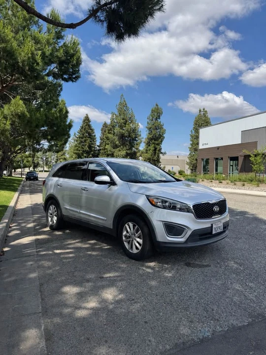 2016 Kia Sorento - Image 4 of 8