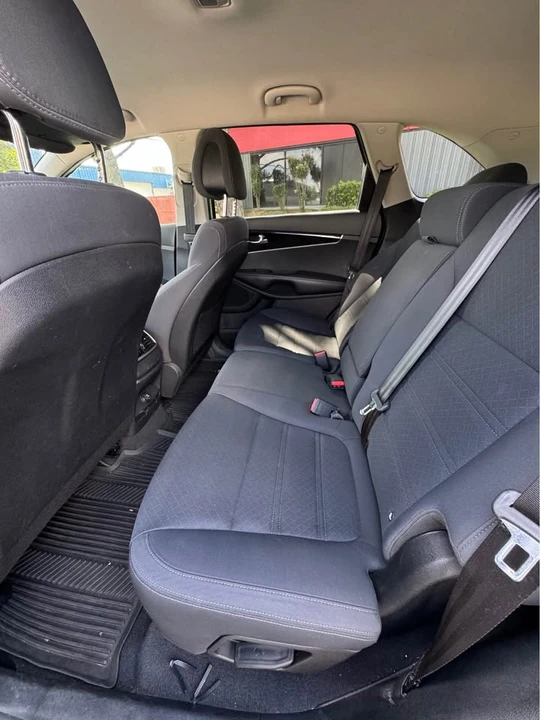 2016 Kia Sorento - Image 6 of 8
