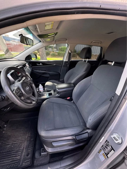 2016 Kia Sorento - Image 5 of 8