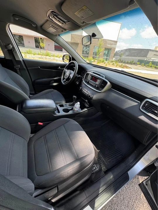 2016 Kia Sorento - Image 7 of 8