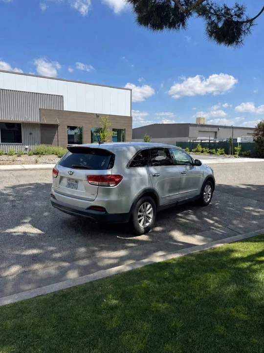 2016 Kia Sorento - Image 3 of 8