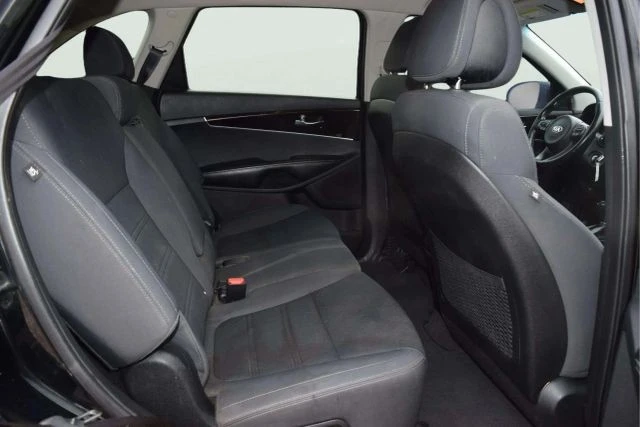 2016 Kia Sorento - Image 15 of 21