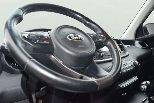 2016 Kia Sorento - Image 12 of 21