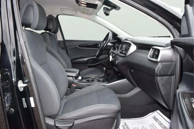 2016 Kia Sorento - Image 13 of 21