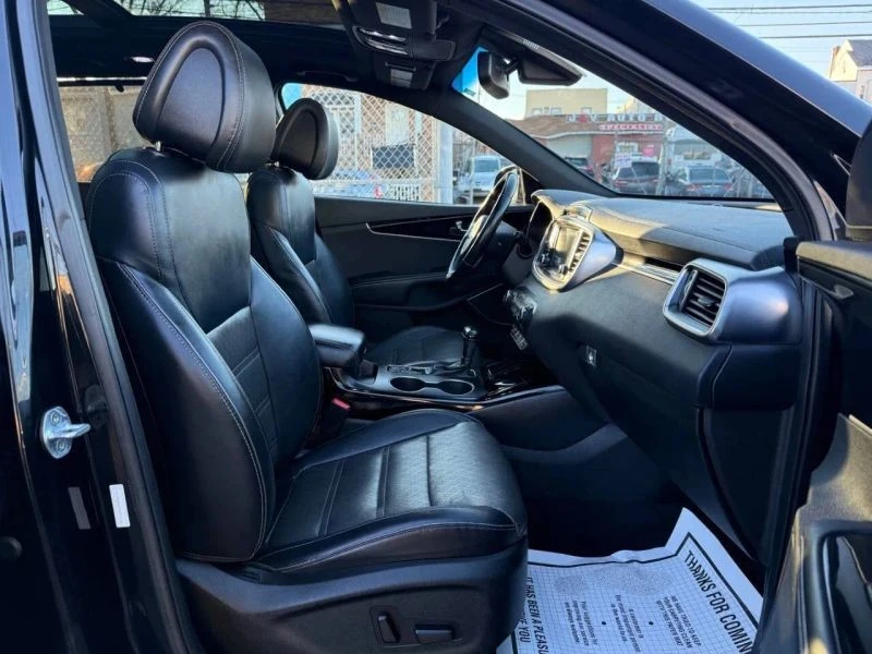 2016 Kia Sorento - Image 10 of 12