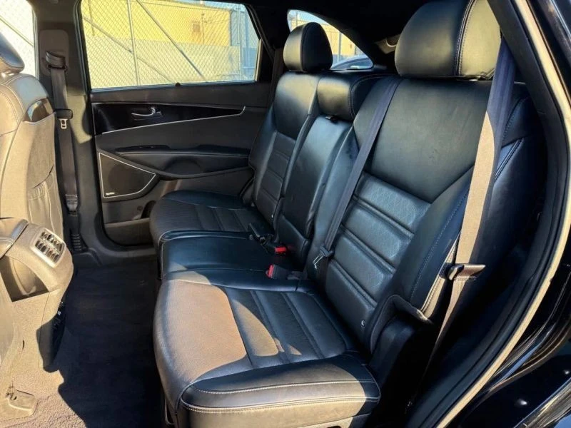 2016 Kia Sorento - Image 11 of 12