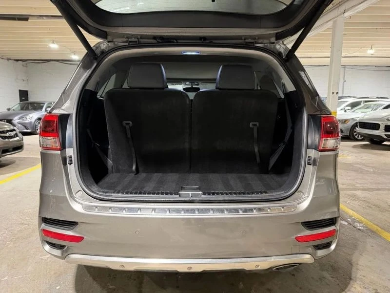 2016 Kia Sorento - Image 8 of 12
