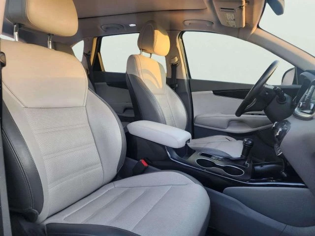 2016 Kia Sorento - Image 18 of 21