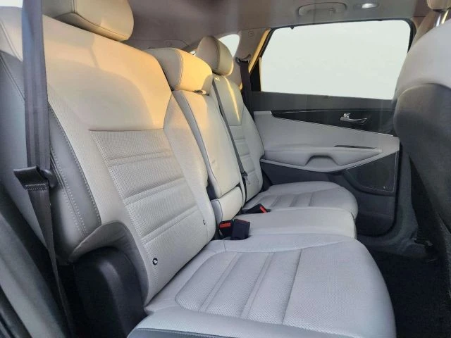 2016 Kia Sorento - Image 17 of 21