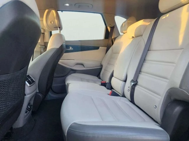 2016 Kia Sorento - Image 20 of 21