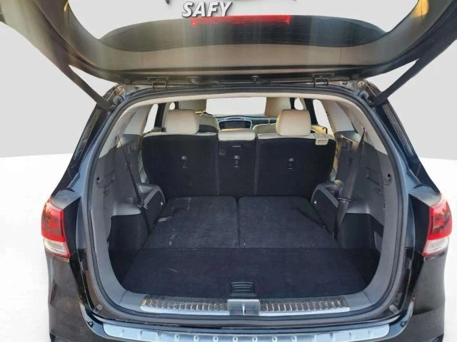 2016 Kia Sorento - Image 16 of 21