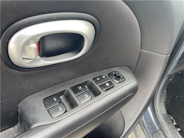2016 Kia Soul - Image 18 of 21