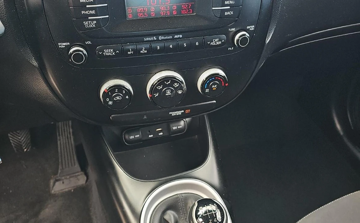 2016 Kia Soul - Image 11 of 14